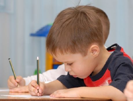Kako podučavati dijete da piše problem je za mnoge mlade roditelje